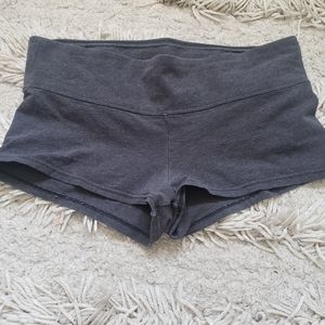 TNA SHORTS SIZE MEDIUM